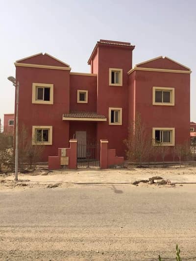 5 Bedroom Villa for Sale in Sheikh Zayed, Giza - فيلا في جولف السليمانيه منطقه الواحه سفينكيس