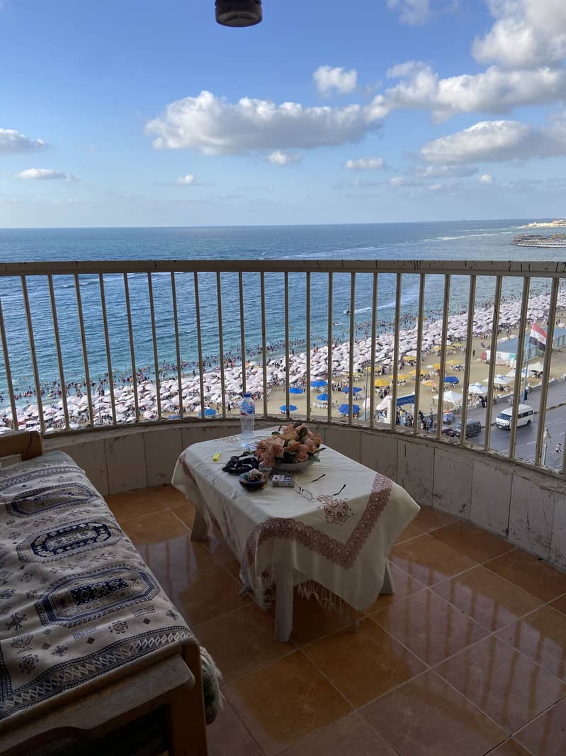 شقه للبيع في الاسكندرية ميامي - 125م تطل علي البحر بالكامل - من المالك شقه للبيع في الاسكندرية ميامي - 125م تطل علي البحر بالكامل - من المالك