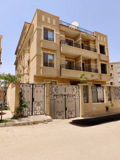 Land for Sale in New Cairo, Cairo - نصف عماره للبيع بالمستثمرين الجنوبيه Land for Sale in New Cairo, Cairo - نصف عماره للبيع بالمستثمرين الجنوبيه