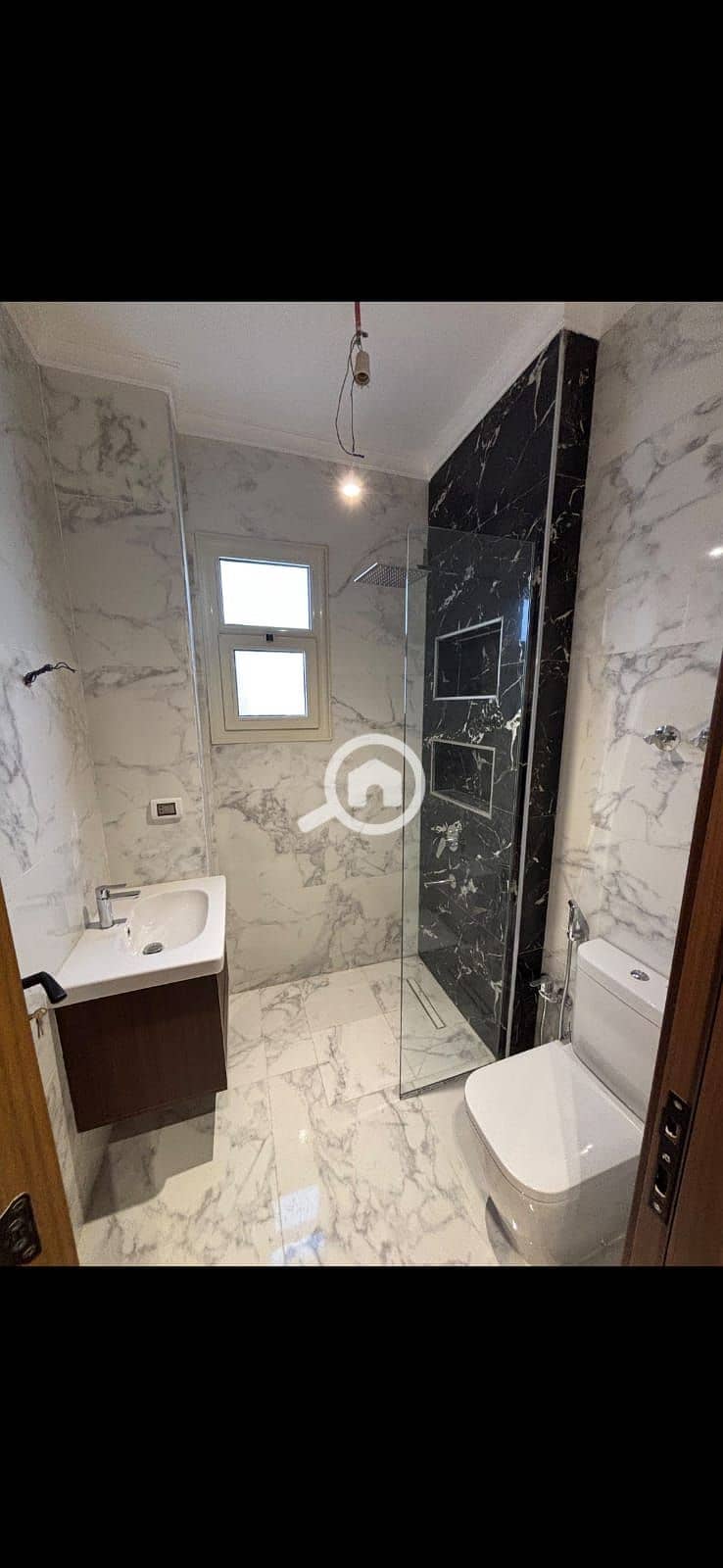 5 06e63050-e1a3-4fd4-bb25-0f9d3af21d6c. jpeg