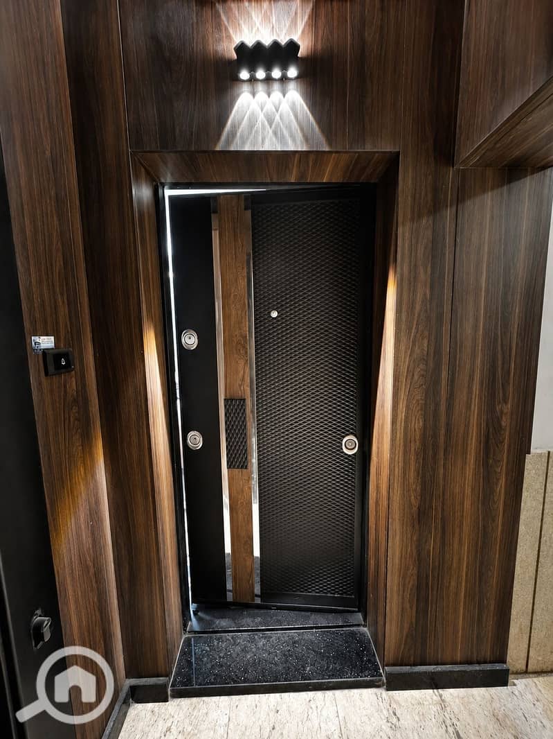 10 Door from outside . PNG