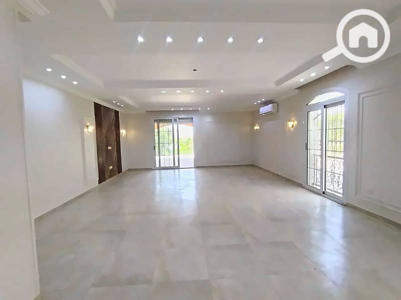 2 04_Living_Room_Glass_Door. jpg
