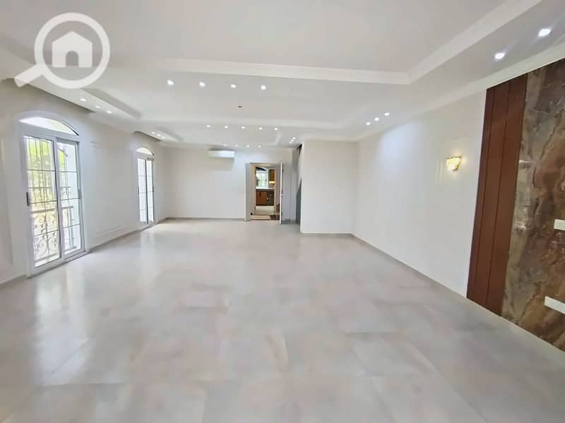 4 02_Living_Room_Stone_Wall. jpg