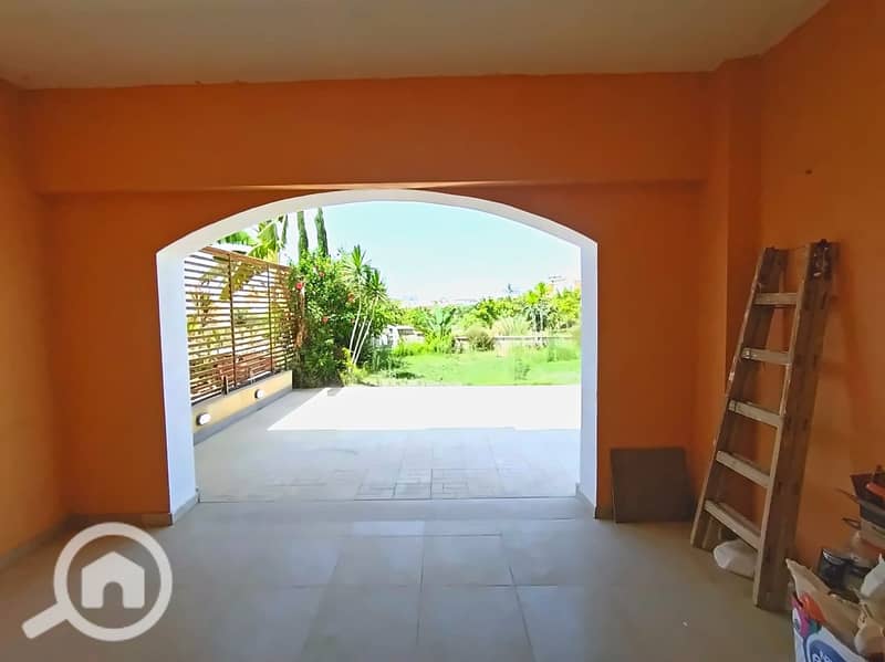 5 03_Courtyard_Arch. jpg