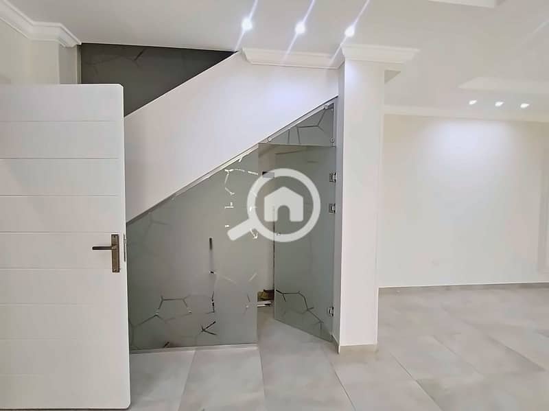7 07_Staircase_Glass. jpg
