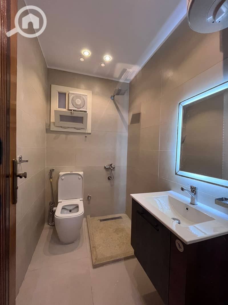 10 467af848-3bed-426e-8497-e1cdf7f45cfc. jpg