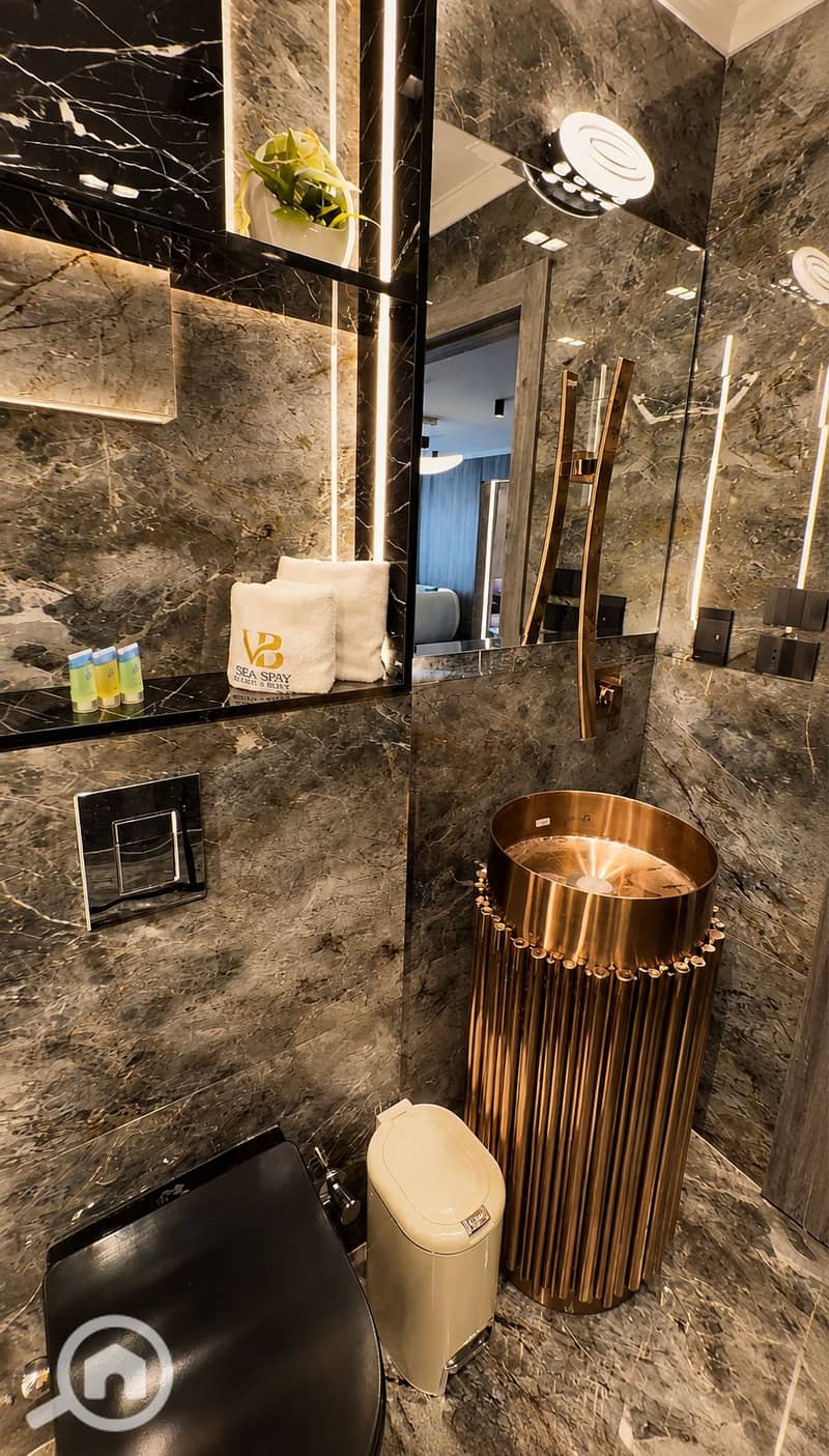 4 Apartment12 get the bathroom in warm light. PNG