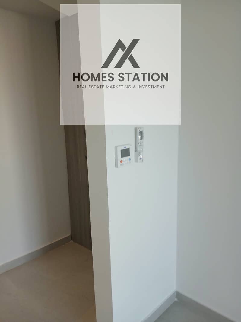 8 8405f949-bb71-4fd7-bbac-e05d9f50d8d3. jpg