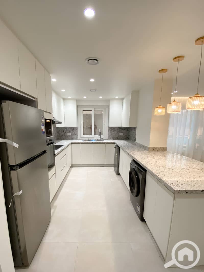 12 Kitchen1. jpg