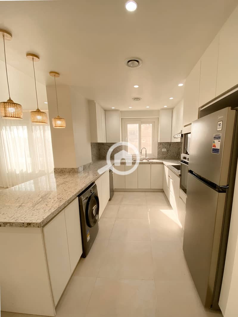13 Kitchen2. jpg