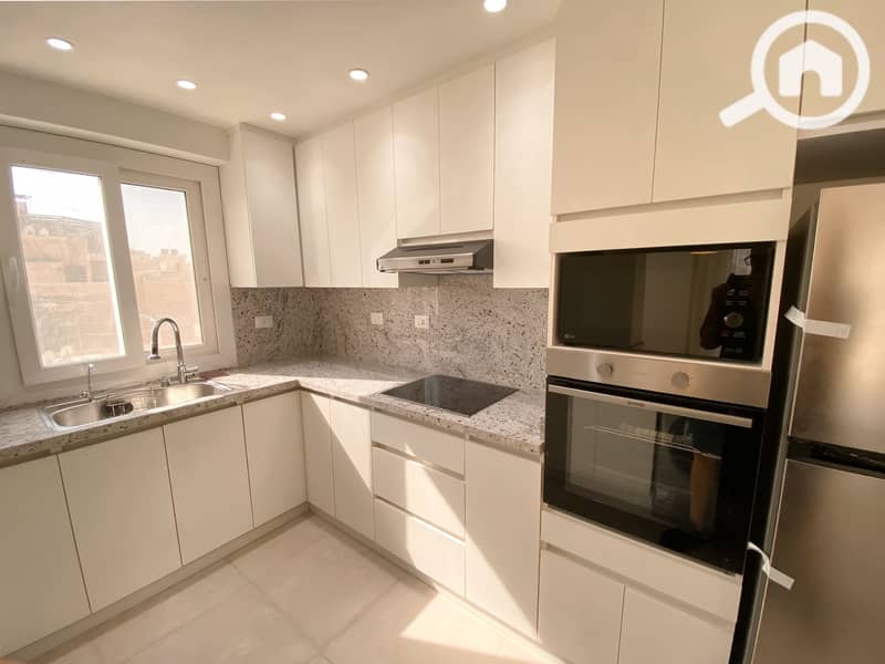 14 Kitchen3. jpg