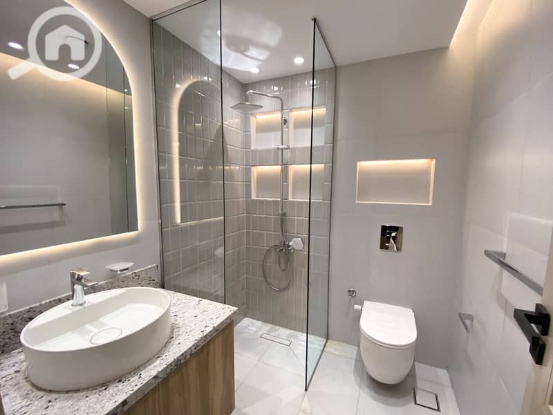 20 Bathroom2. jpg