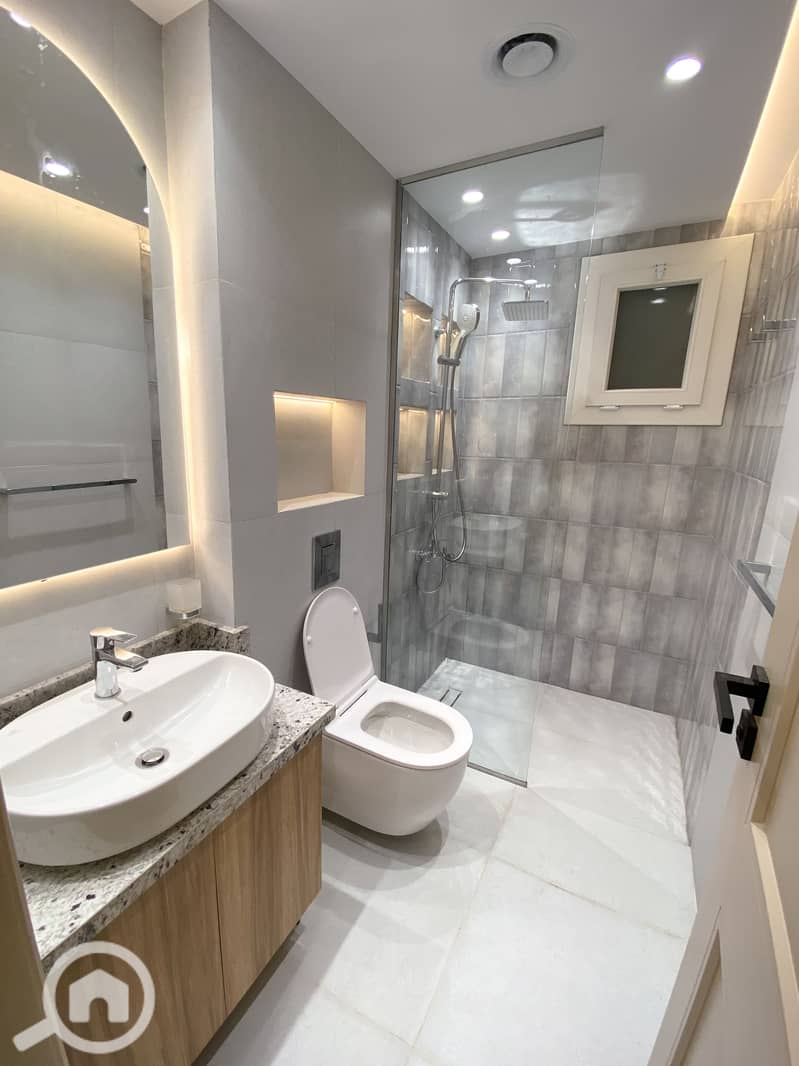 21 Bathroom3a. jpg