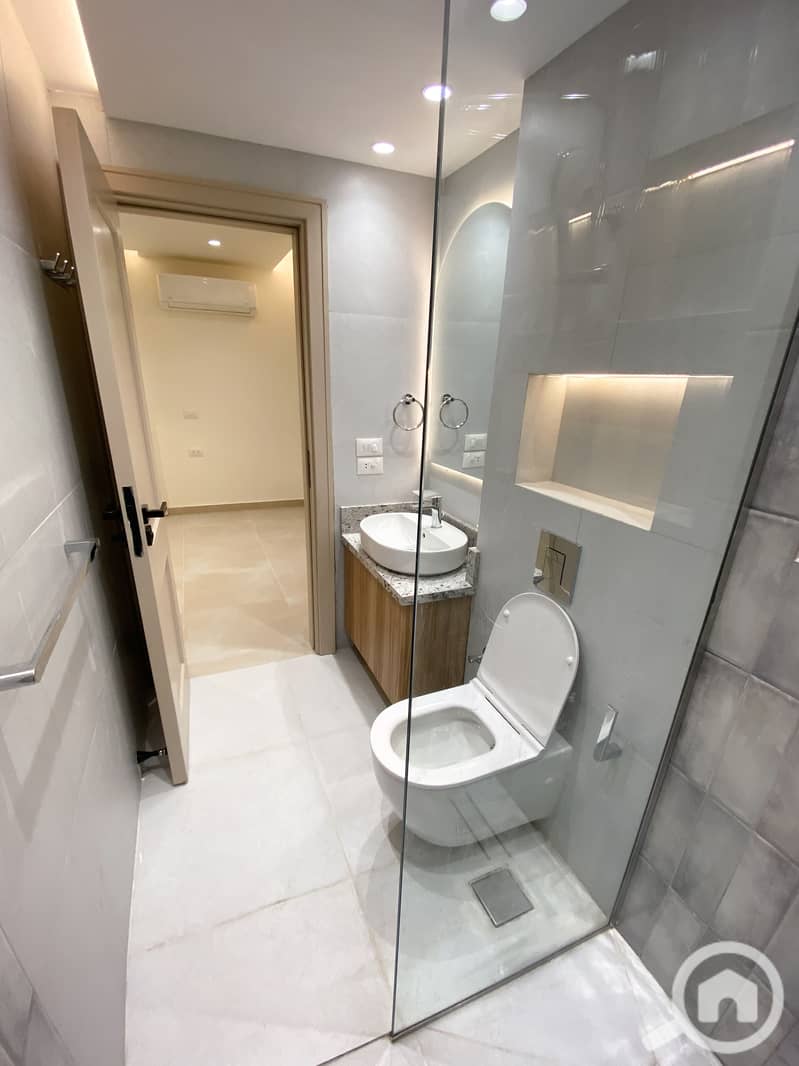 22 Bathroom4. jpg