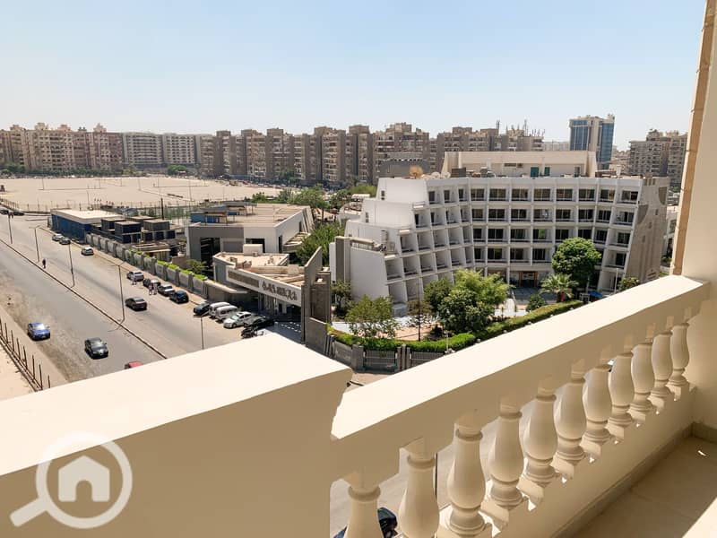 31 Balcony3. jpg