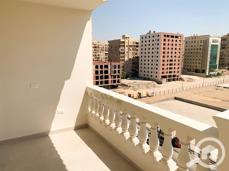 32 Balcony4. jpg