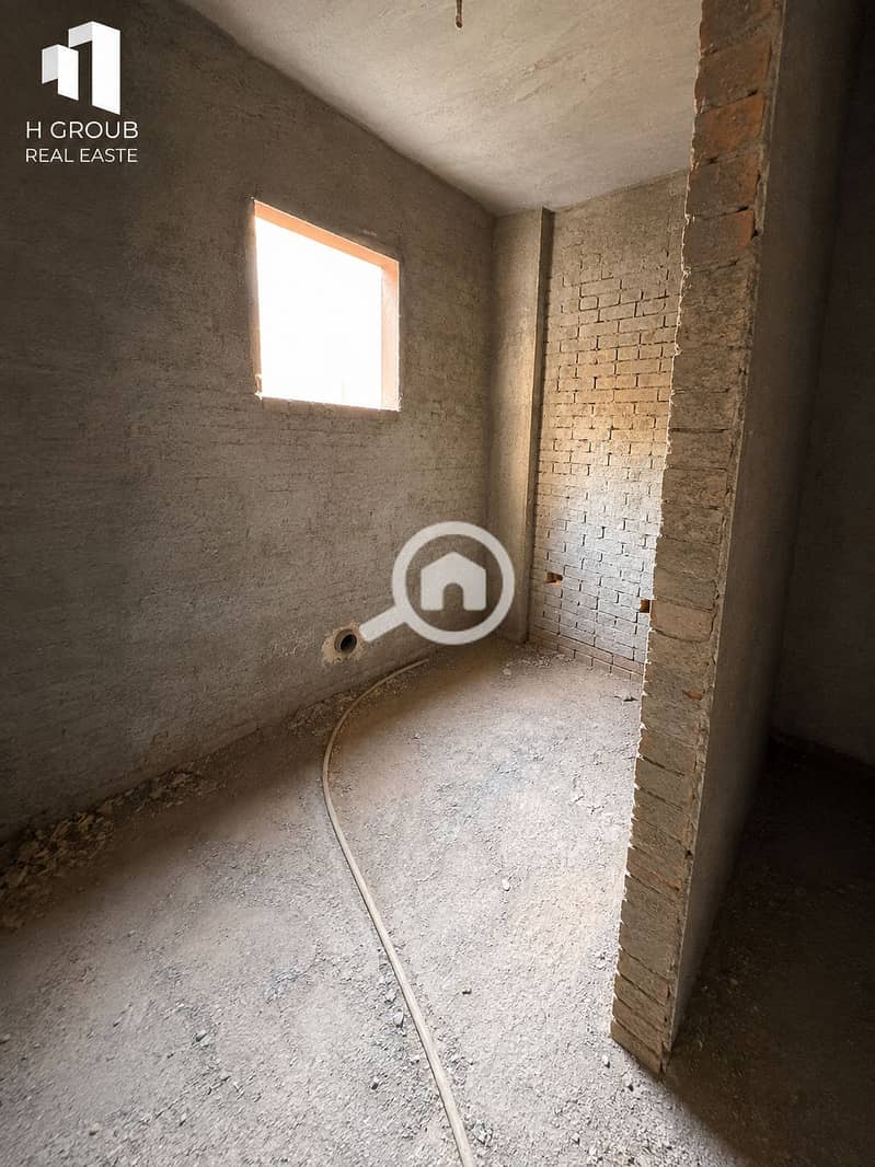 4 1000372773. png