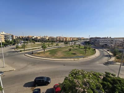 4 Bedroom Roof for Sale in Sheikh Zayed, Giza - روف كامل للبيع ٤٠٨ متر بالحى ٨ بالشيخ زايد