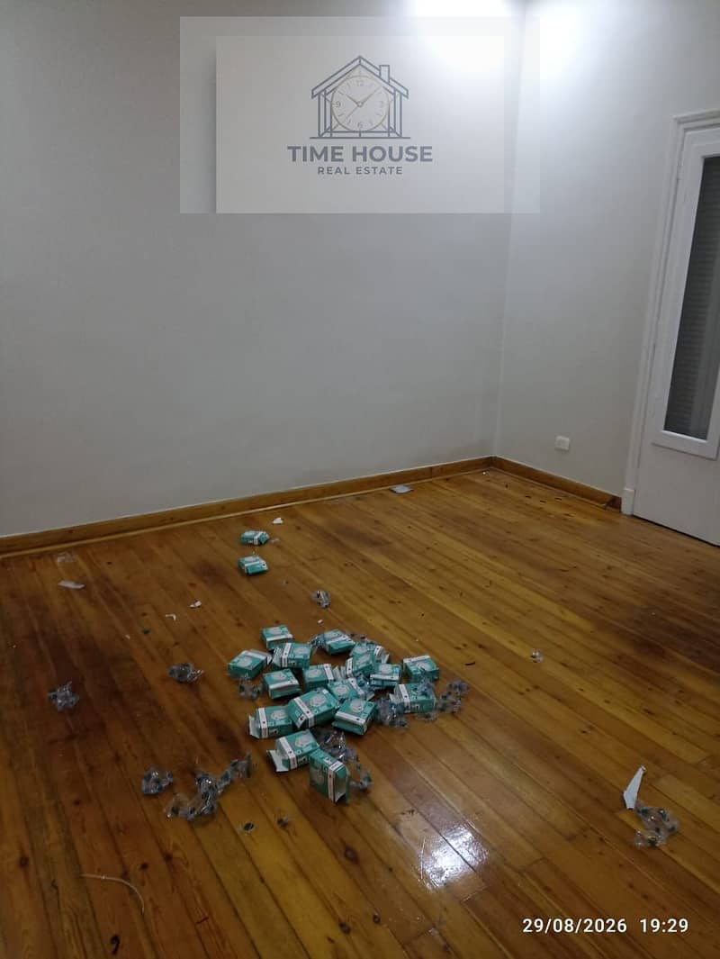 8 1000418100. jpg