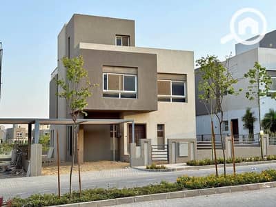 4 Bedroom Villa for Sale in Sheikh Zayed, Giza - 587755802_1890251825256805_4279374648277540397_n. jpg 4 Bedroom Villa for Sale in Sheikh Zayed, Giza - 587755802_1890251825256805_4279374648277540397_n. jpg