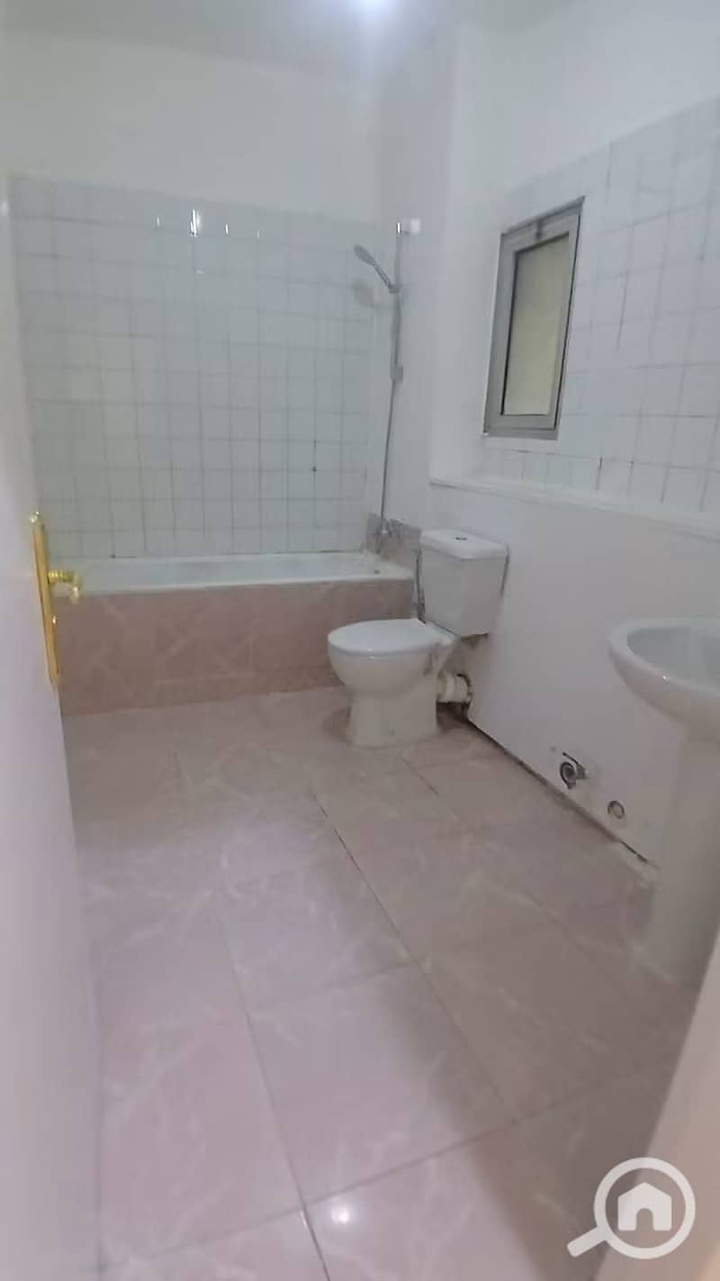 9 1000467406. jpg
