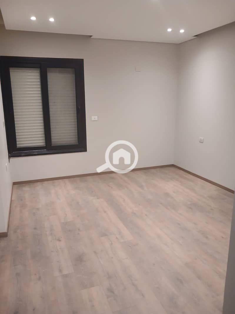 5 1001132936. jpg