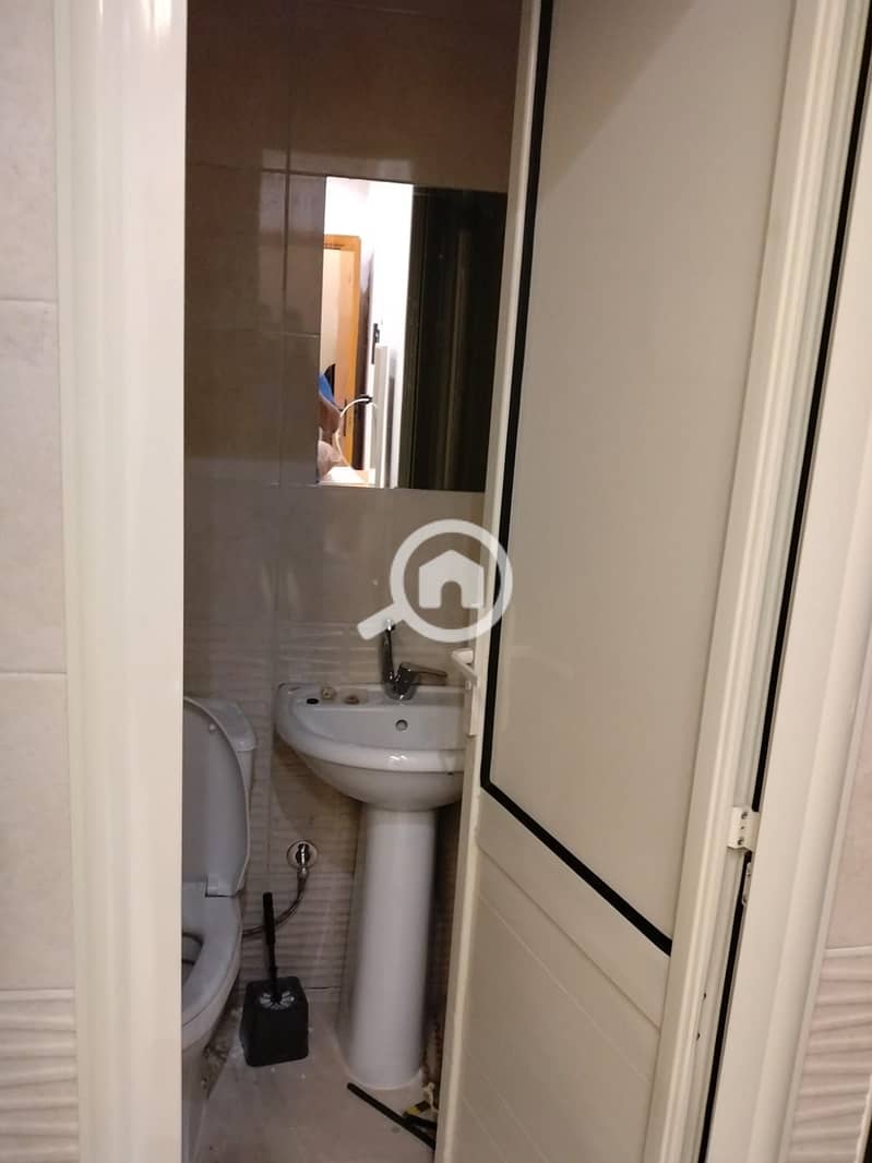 8 6858. jpg