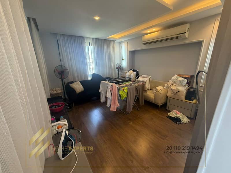 30 cbfc3e0a-6c4c-444f-9d12-6eba541b2a76. jpg