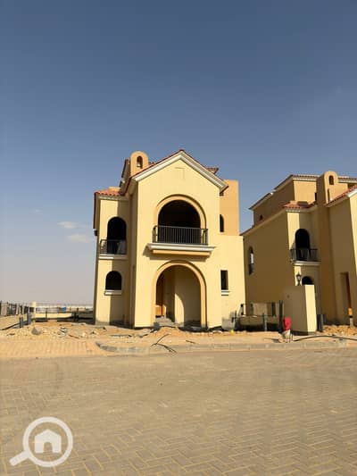 5 Bedroom Townhouse for Sale in Shorouk City, Cairo - WhatsApp Image 2026-04-22 at 1.32. 24 PM. jpeg 5 Bedroom Townhouse for Sale in Shorouk City, Cairo - WhatsApp Image 2026-04-22 at 1.32. 24 PM. jpeg