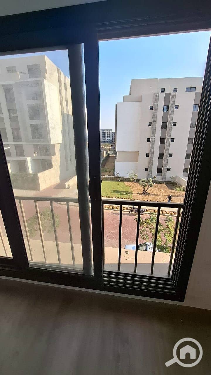 14 1000744293. jpg
