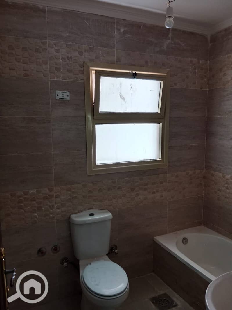 4 6677. jpg