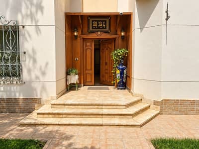 فیلا 5 غرف نوم للبيع في القاهرة الجديدة، القاهرة - Prime Location Villa for Sale in Rehab 1 | Direct from Owner