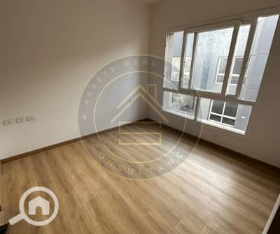 3 Bedroom Flat for Sale in 6th of October, Giza - IMG-20250407-WA0107. jpg
