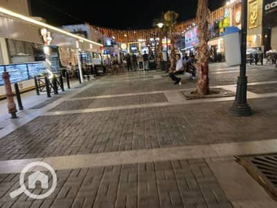 Retail for Sale in New Cairo, Cairo - The best investment opportunity in Al-Rehab is a shop in the old commercial market of well-known brand stores at a great price in a prime location.