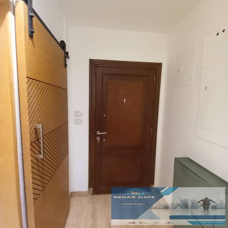 5 8557. jpg