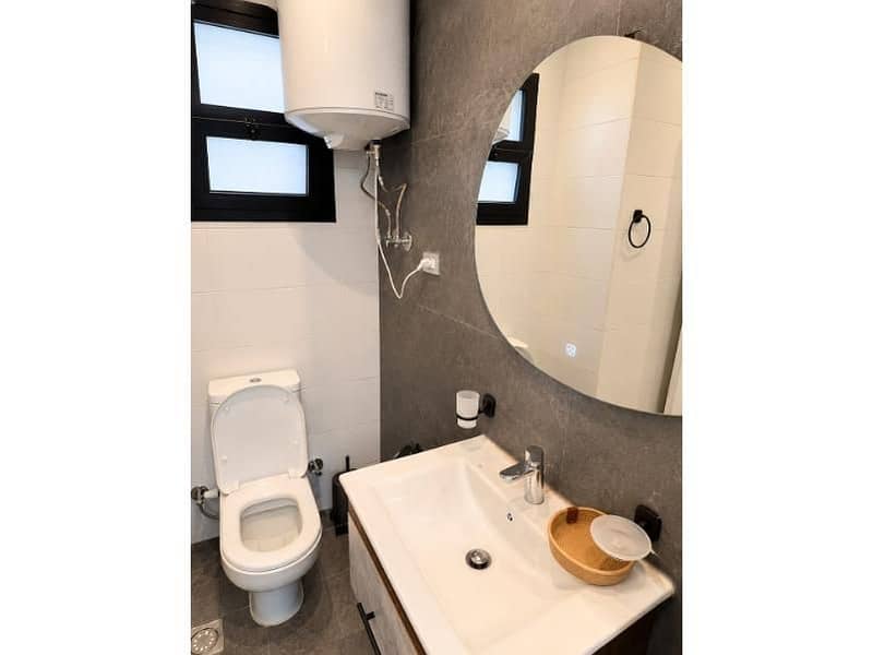 12 ba15a34e-4d8b-4d87-9954-10baf26a7fd0. jpg