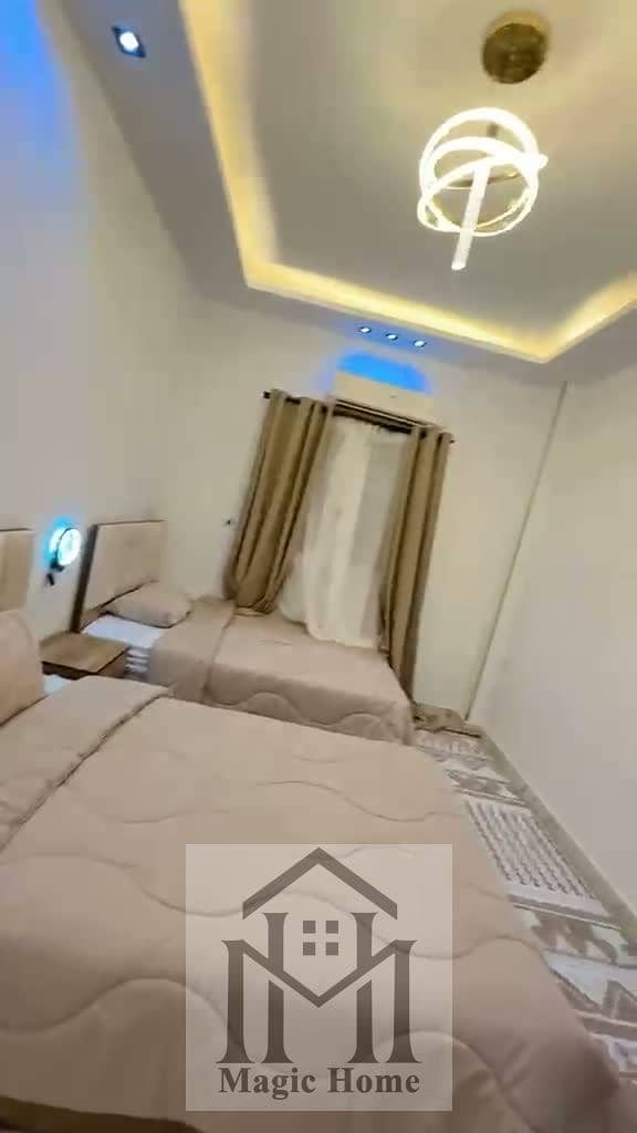 7 ezgif-frame-092. jpg
