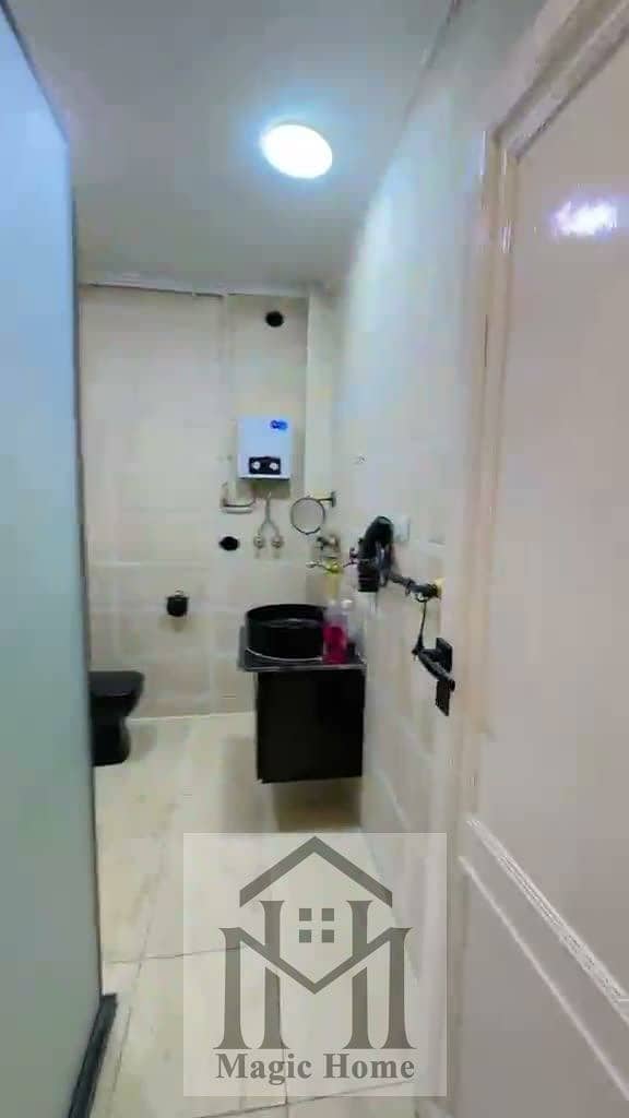 9 ezgif-frame-096. jpg