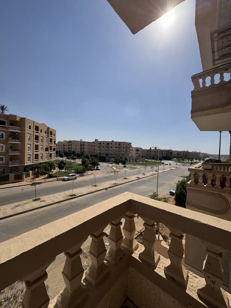 شقة للبيع - مدينة الشروق 175 متر - تشطيب شبه كامل من الدرجة الأولى شقة للبيع - مدينة الشروق 175 متر - تشطيب شبه كامل من الدرجة الأولى