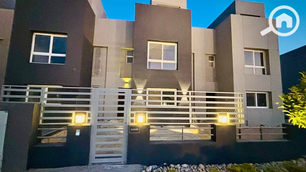 16 222c0eb6-4b14-43c7-81ea-e7da0a3c7d49. jpg