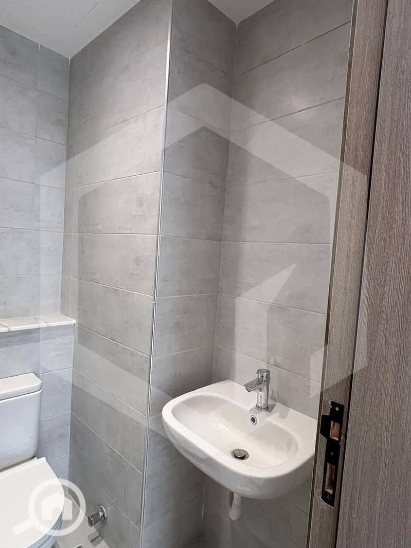 6 Central Avenue 6. jpg