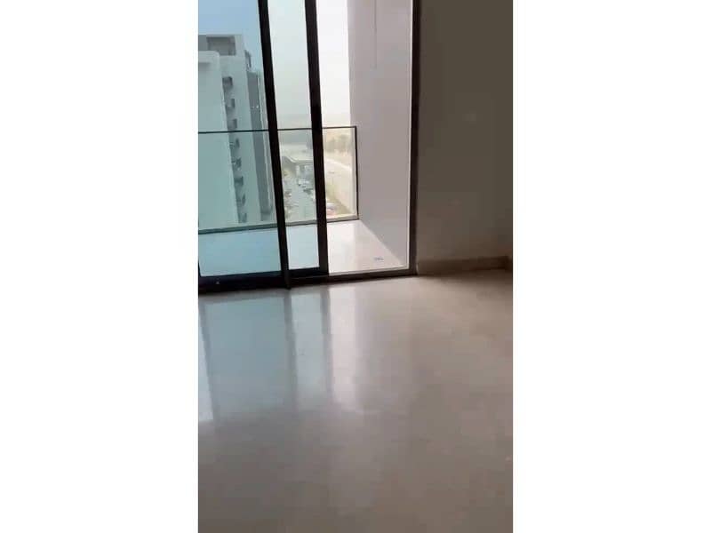 2 82194. jpg