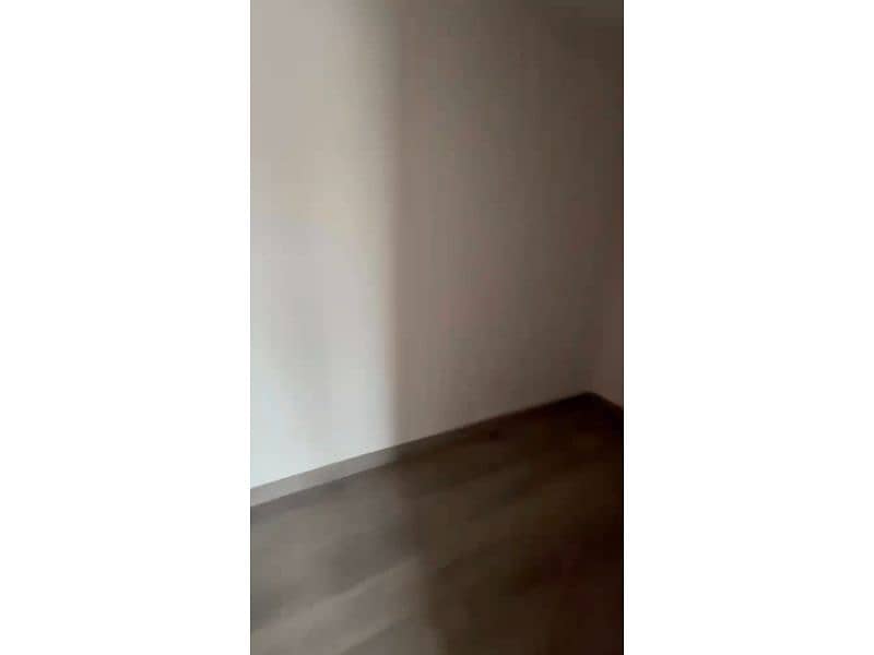 3 82198. jpg
