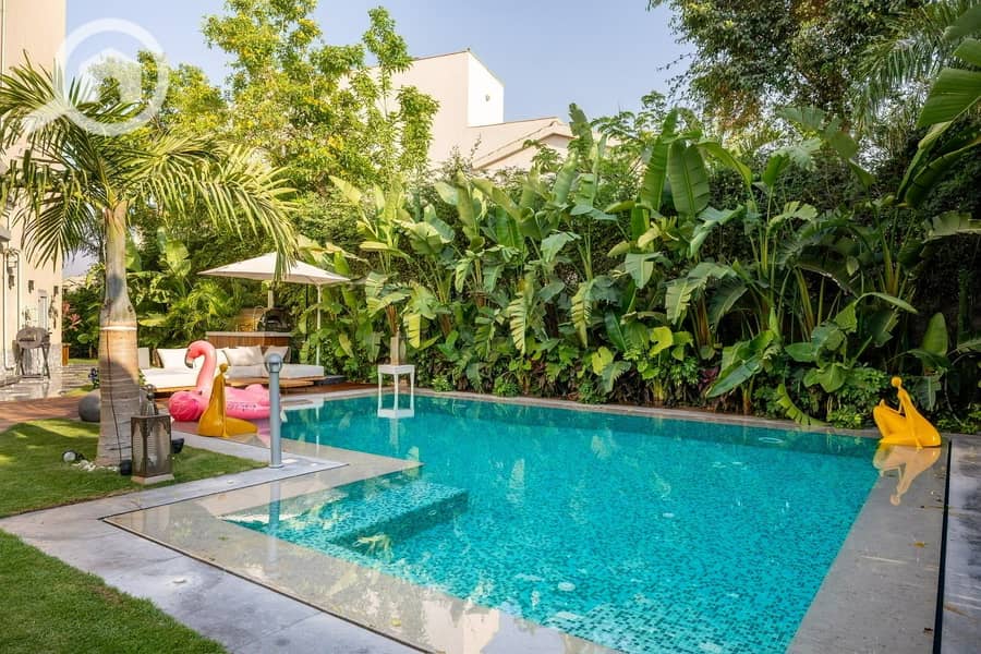 44 e7d648ca-f633-427b-91fe-4414a6cf1992. jpg