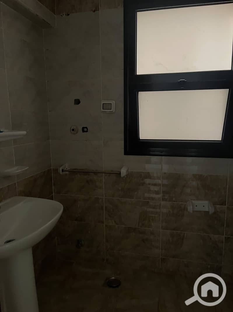 13 ebe5acb6-ce34-43d7-89ae-da465928a18b. jpg