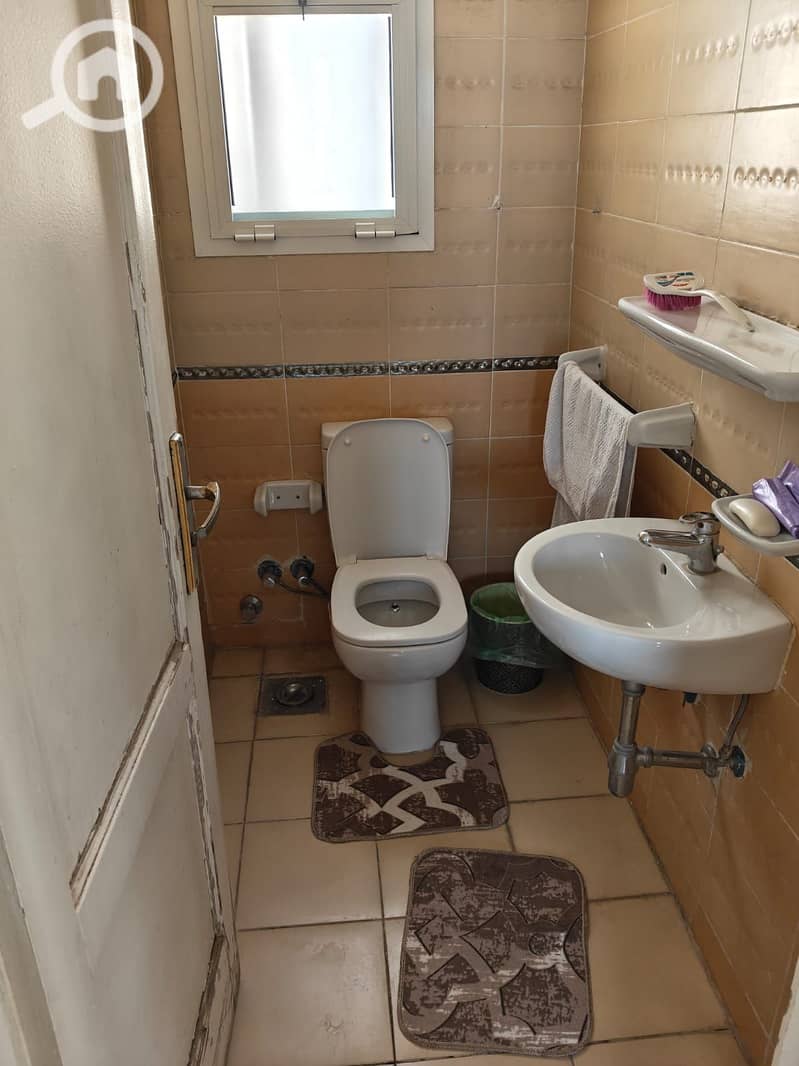 4 1f29e236-9527-468f-8869-bd2a131d20d1. jpg