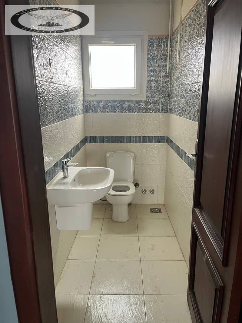 10 d011df9e-dbce-4a13-b958-28b40f1b2a5e. jpg