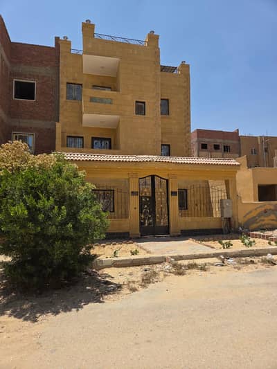 Land for Sale in Hadayek October, Giza - منزل مكون من ٤ ادوار و روف جاهز، في ابني بيتك المنطقة الخامسة. Land for Sale in Hadayek October, Giza - منزل مكون من ٤ ادوار و روف جاهز، في ابني بيتك المنطقة الخامسة.