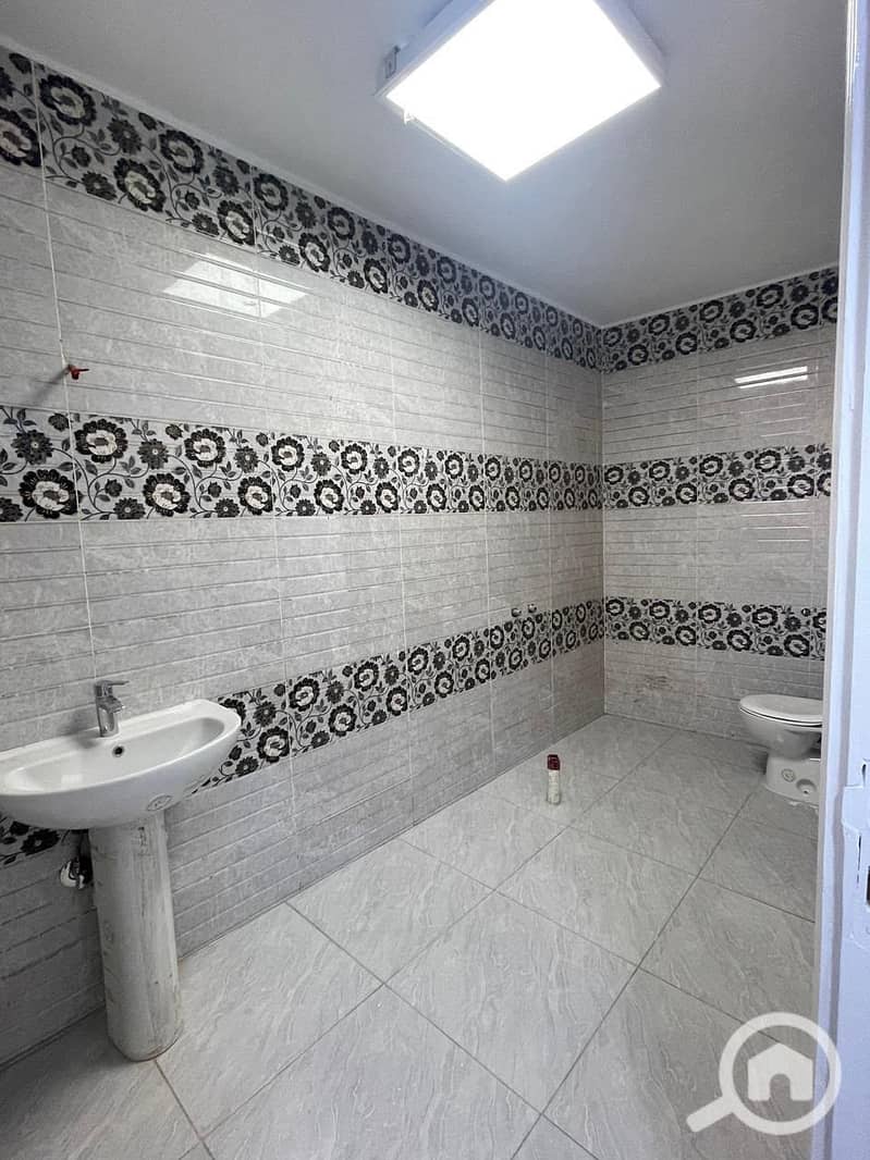 10 ddb7db7c-8a36-4168-918c-ea1a77e16889. jpg