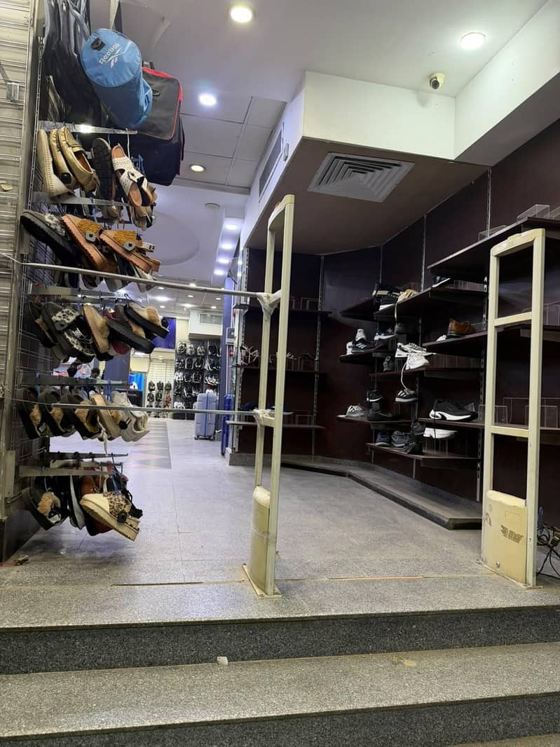 مبني تجاري للايجار في موقع مميز مبني تجاري للايجار في موقع مميز